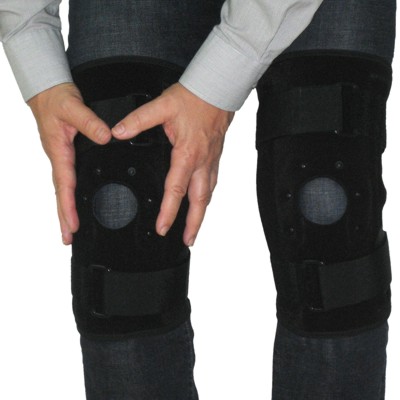 Knee pain simulator simulating knee problems