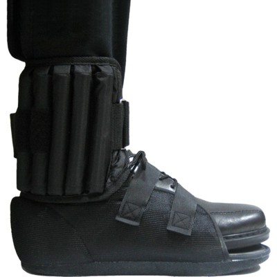 Overshoes simulating the unsteady gait